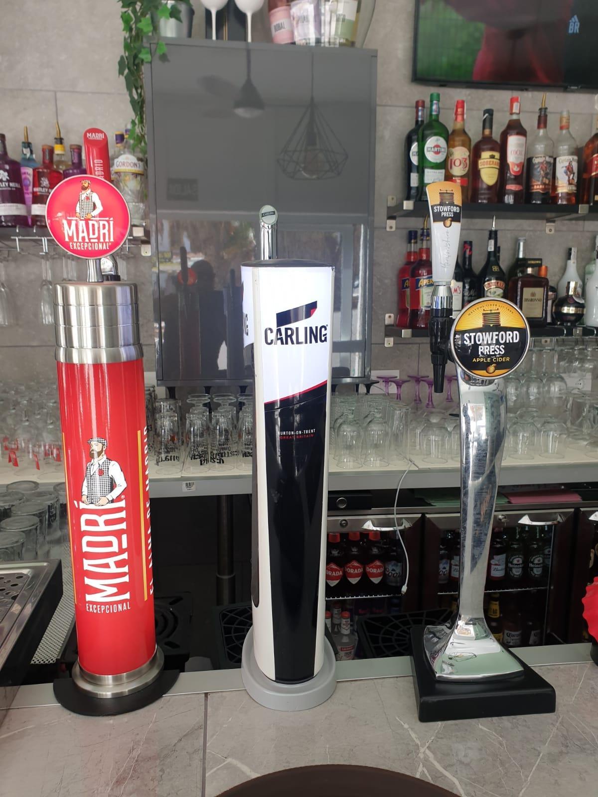 HUGO'S BAR