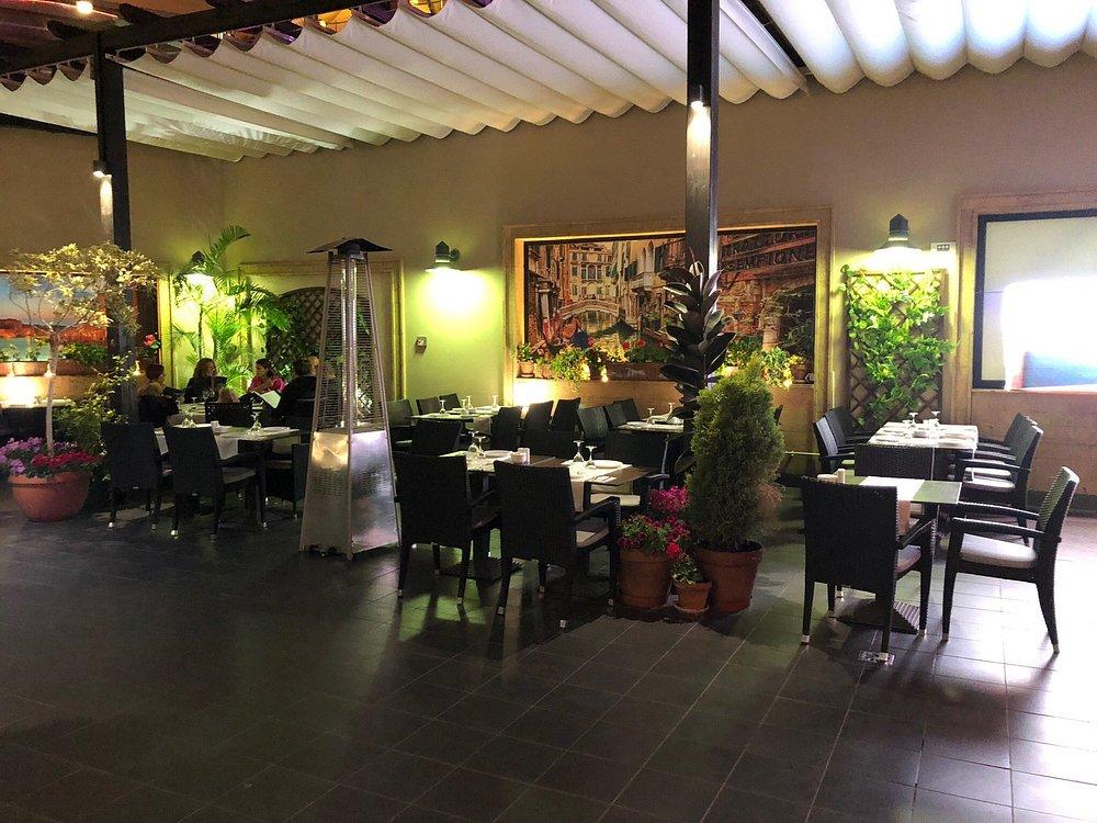 Mezzaluna Pizzería Trattoria & Café