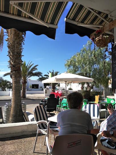 Decky Dillon's
